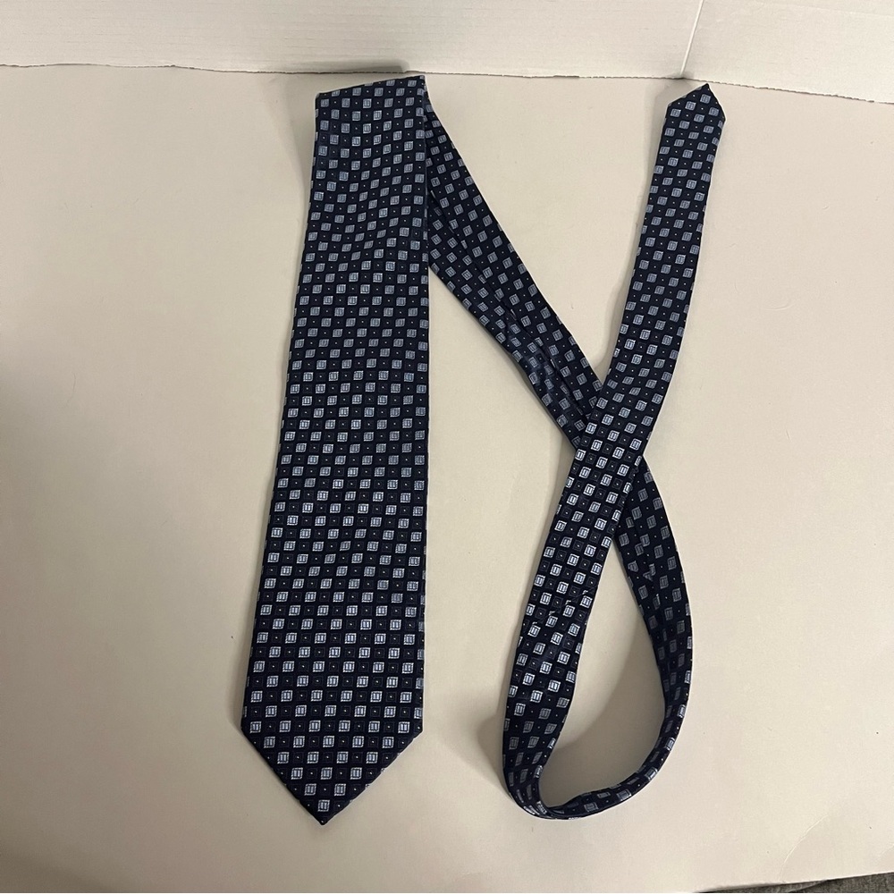 Harvé Barnard 100% silk blue geometric tie